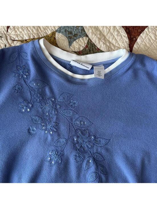 Alfred Dunner Sweaters - Vintage 90s blue & white floral embroidered spring sweater w double collar